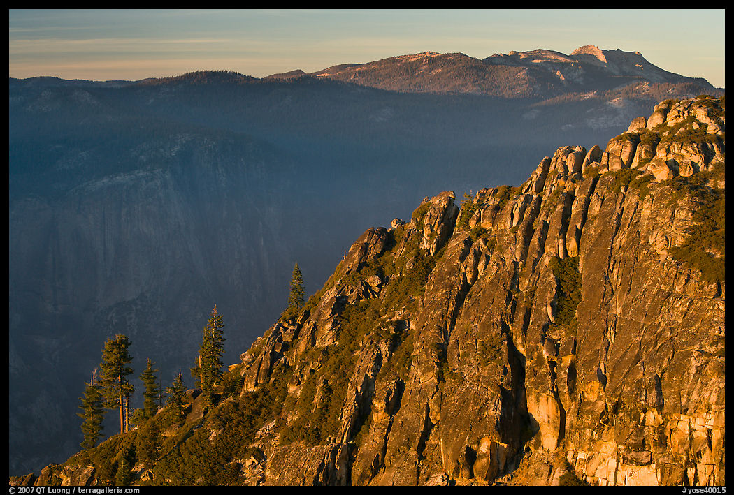 Ridge and Mount Hoffman at sunset. Yosemite National Park, California, USA.