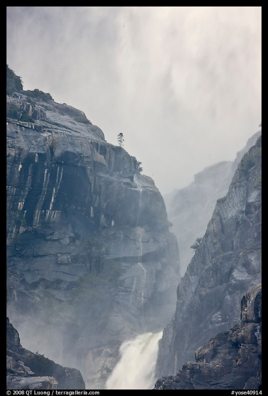 Gully between Upper and Lower Yosemite Falls. Yosemite National Park