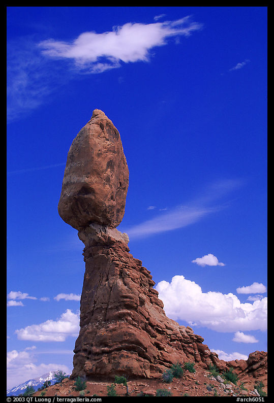 Balanced Rock. Arches National Park, Utah, USA.