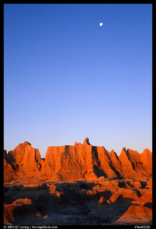 Moon and erosion formations, Cedar Pass, dawn. Badlands National Park, South Dakota, USA.