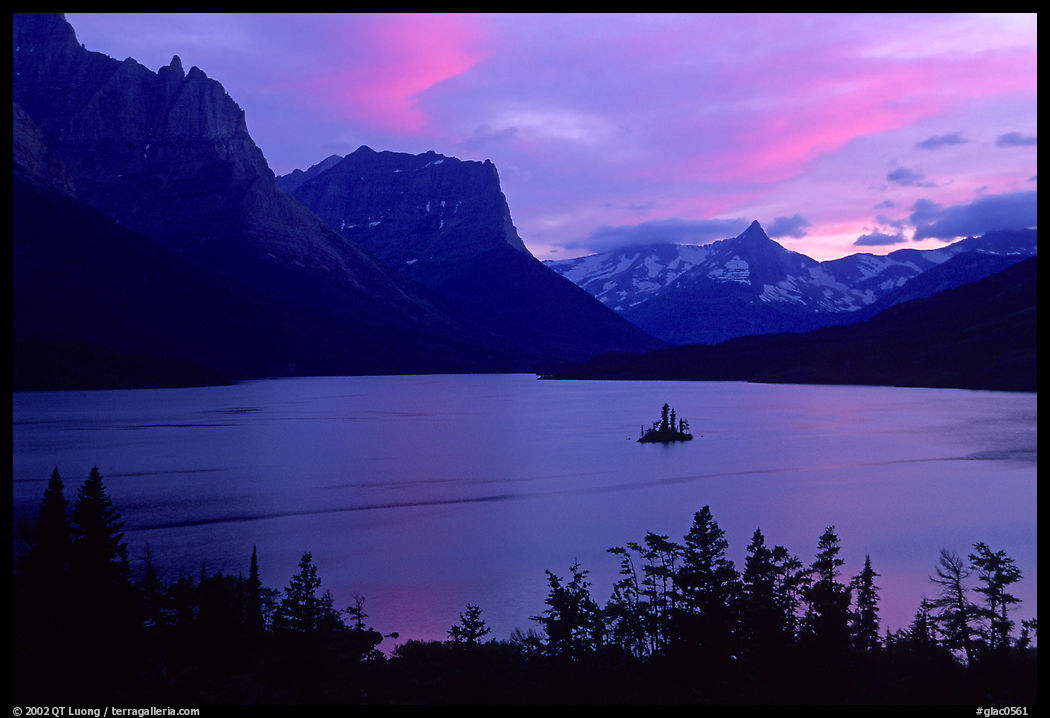 St Mary Lake and Wild Goose Island, sunset. Glacier National Park, Montana, USA.