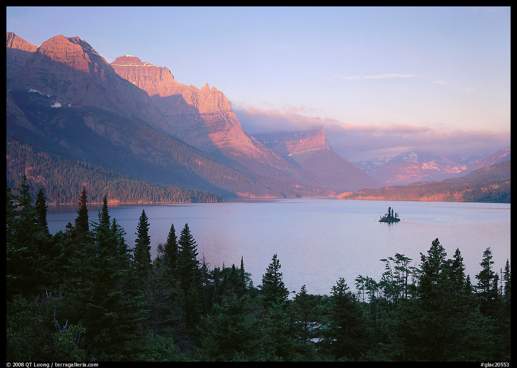 St Mary Lake and Wild Goose Island, sunrise. Glacier National Park, Montana, USA.