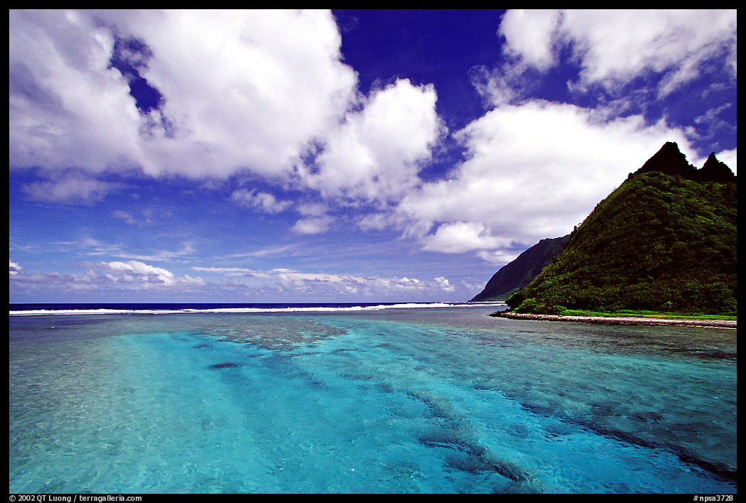 Channel with turquoise waters between Olosega and Ofu. National Park of American Samoa
