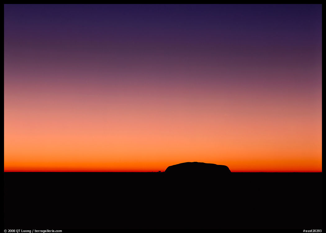 Dawn, Ayers Rock. Uluru-Kata Tjuta National Park, Northern Territories, Australia