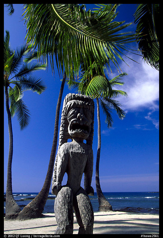 Polynesian idol in Puuhonua o Honauau (Place of Refuge). Big Island, Hawaii, USA