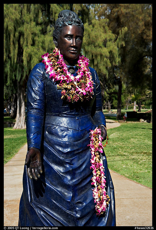 Statue of queen with fresh flower leis. Waikiki, Honolulu, Oahu island, Hawaii, USA