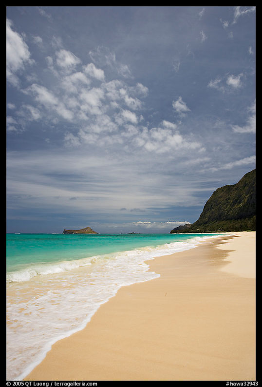 Sand, turquoise waters, and cliff, Waimanalo Beach. Oahu island, Hawaii, USA