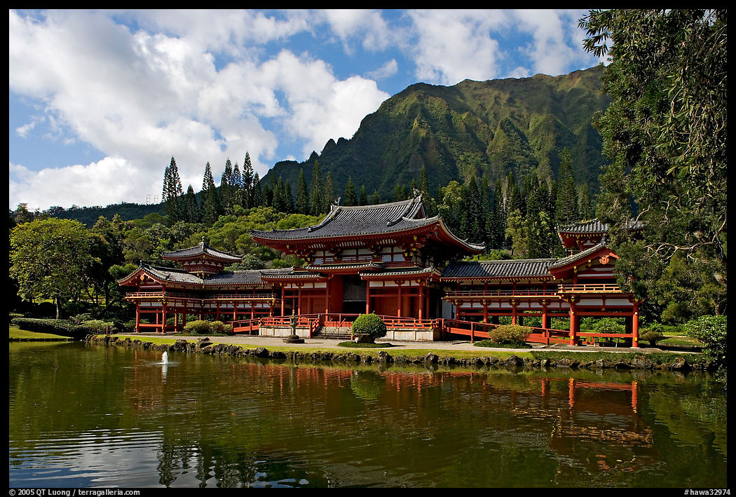 Byodo-In temple and Koolau Mountains, morning. Oahu island, Hawaii, USA
