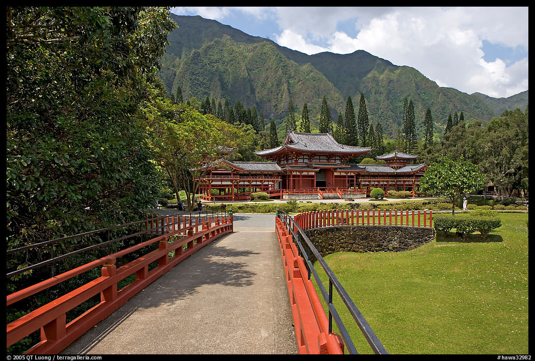 Bridge and Byodo-In Temple, morning. Oahu island, Hawaii, USA