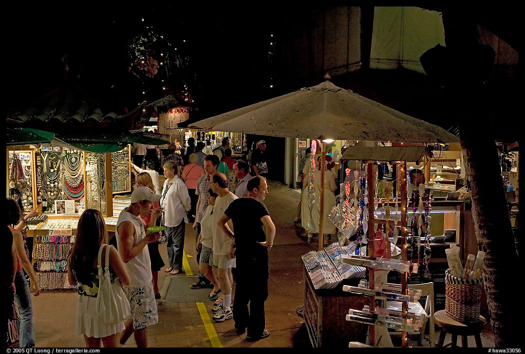 Shoppers amongst craft stands, International Marketplace. Waikiki, Honolulu, Oahu island, Hawaii, USA