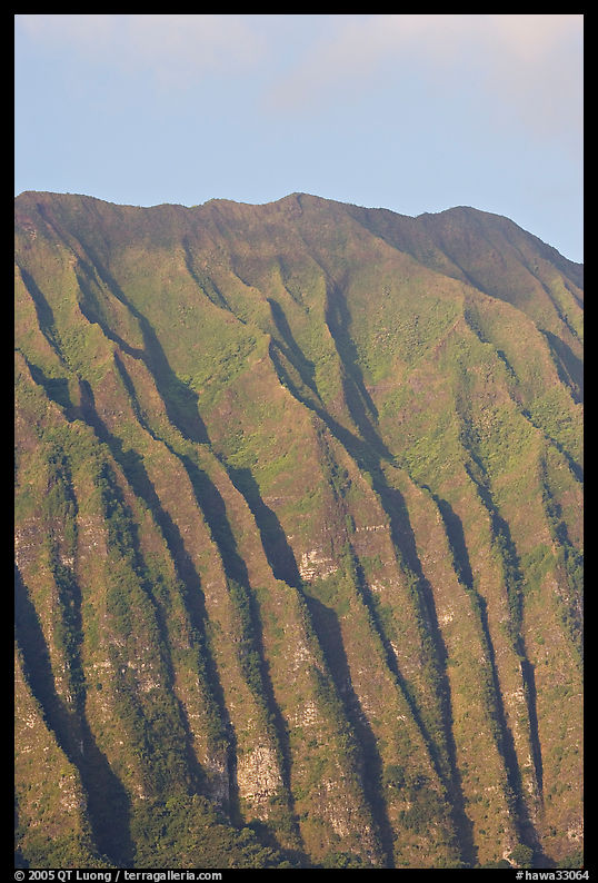 Fluted mountains, Koolau range, early morning. Oahu island, Hawaii, USA