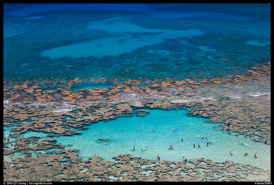 Turquoise pool in Hanauma Bay. Oahu island, Hawaii, USA
