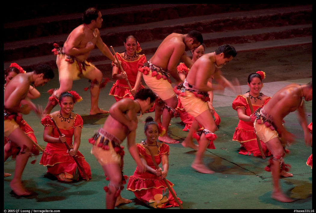 Dance performed by Samoa islanders. Polynesian Cultural Center, Oahu island, Hawaii, USA
