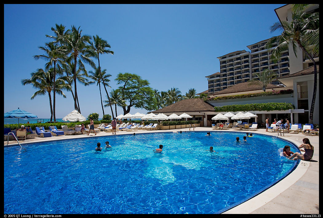 Swimming pool, Halekulani hotel. Waikiki, Honolulu, Oahu island, Hawaii, USA