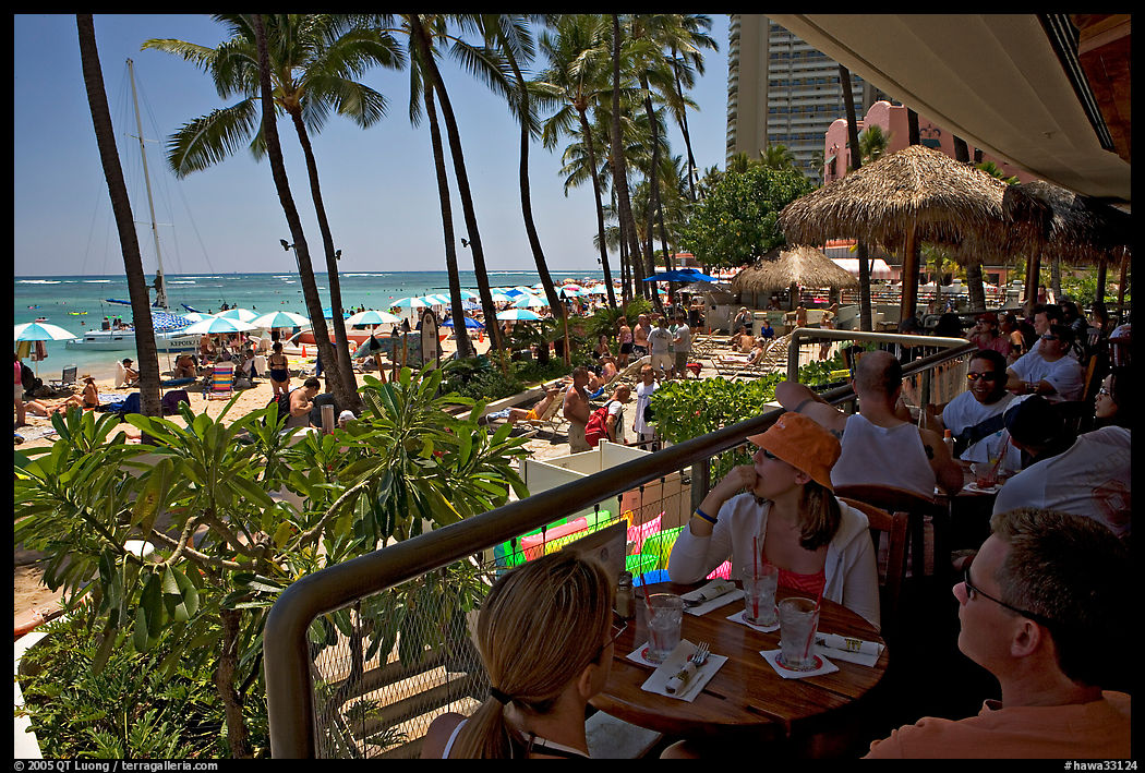 Beachside bar. Waikiki, Honolulu, Oahu island, Hawaii, USA