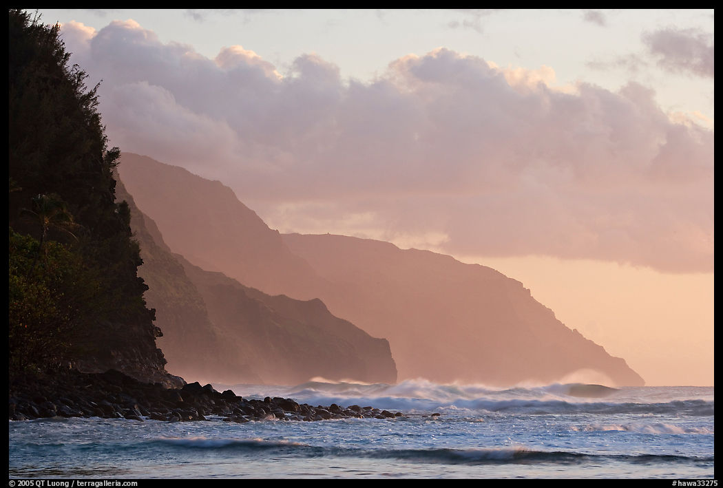 Na Pali Coast seen from Kee Beach, sunset. Kauai island, Hawaii, USA