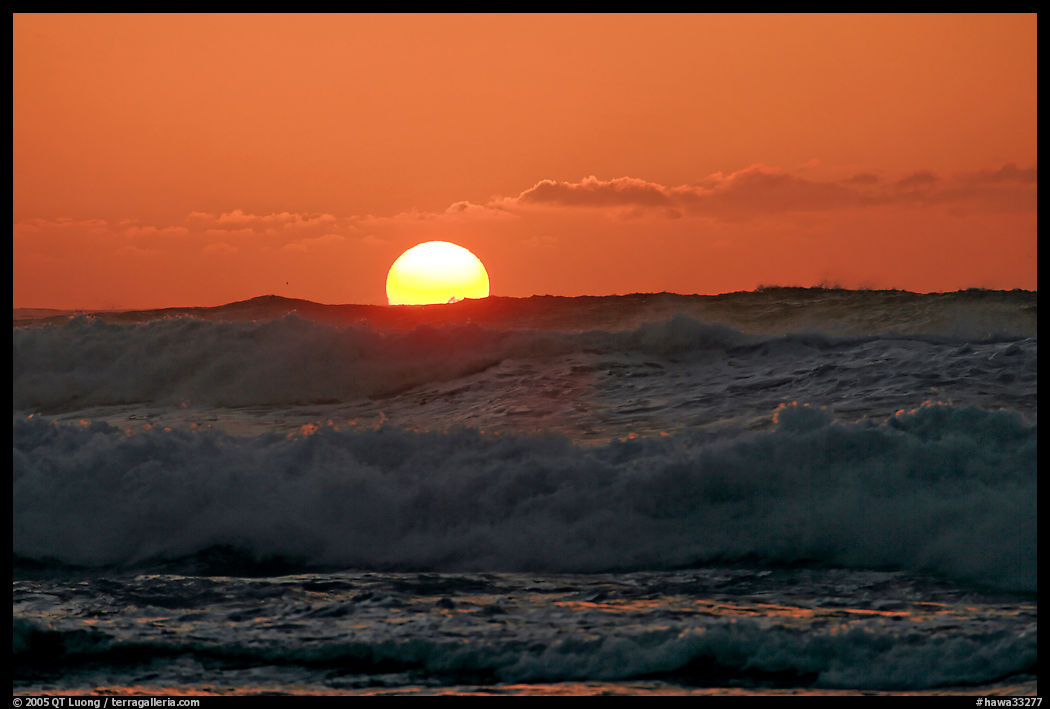 Big waves and sunset, Kee Beach. North shore, Kauai island, Hawaii, USA