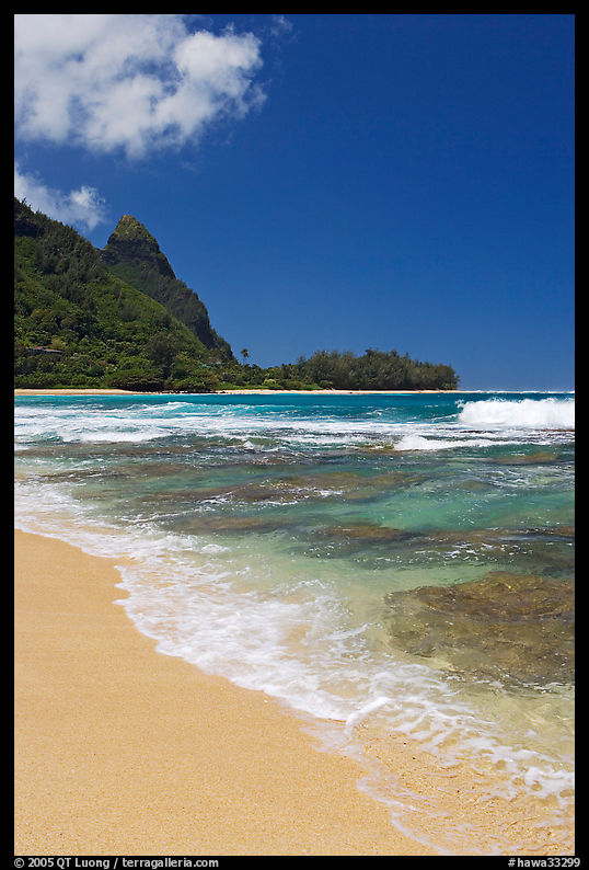 Tunnels (Makua) Beach and Bali Hai Peak. North shore, Kauai island, Hawaii, USA