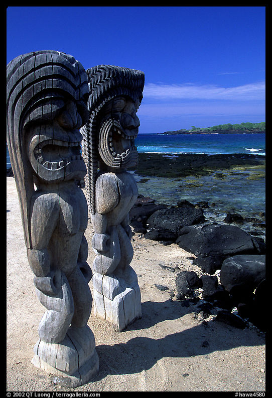 Statues of polynesian idols, Puuhonua o Honauau (Place of Refuge). Big Island, Hawaii, USA