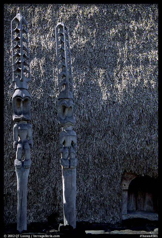Statues of Polynesian gods,  Puuhonua o Honauau (Place of Refuge). Big Island, Hawaii, USA