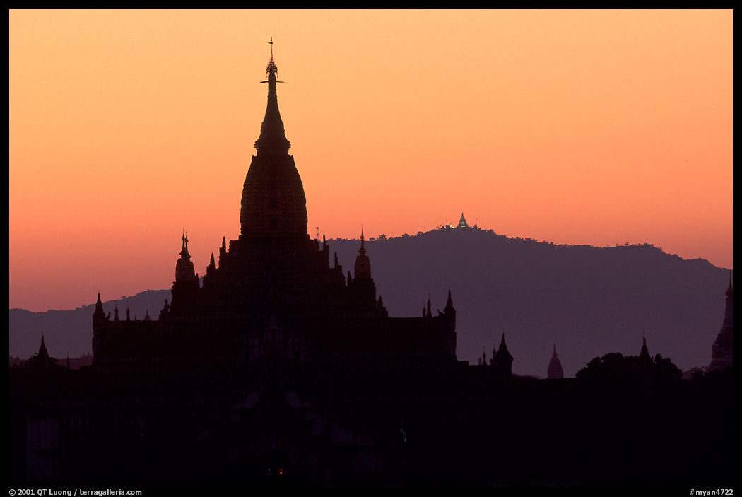 Ananda pahto , sunset. Bagan, Myanmar