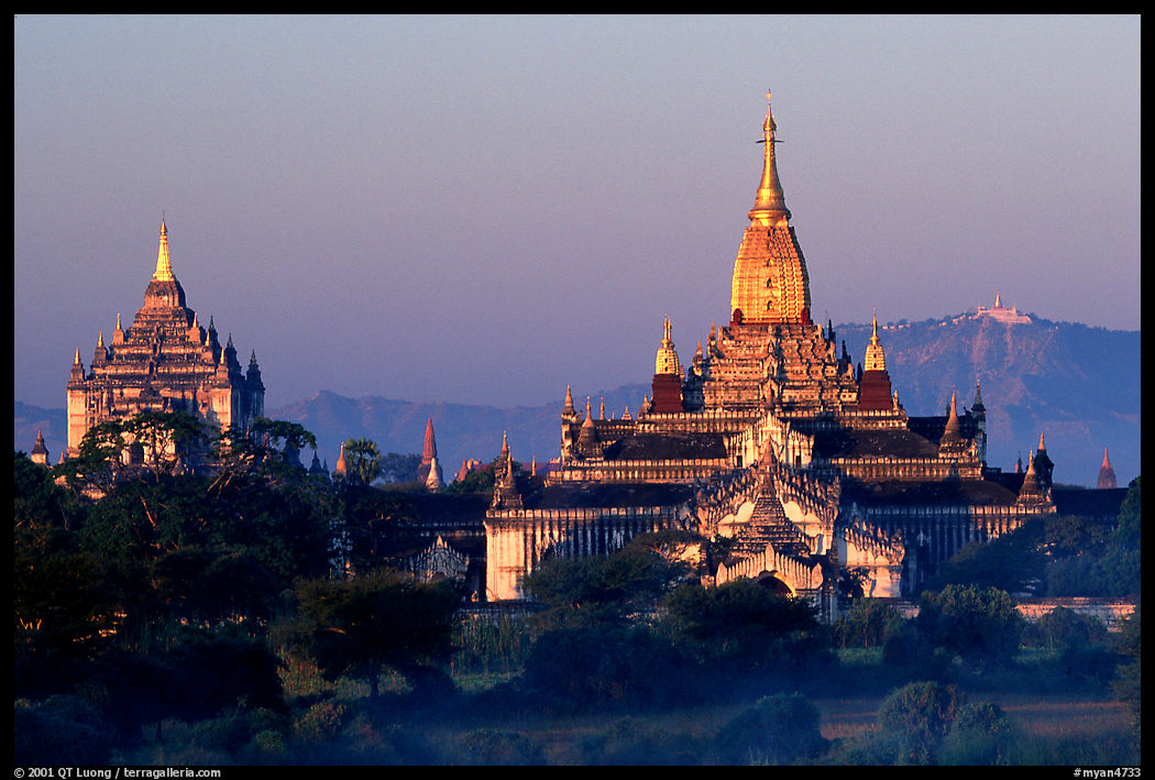 Ananda and Thatbyinnyu pahtos. Bagan, Myanmar