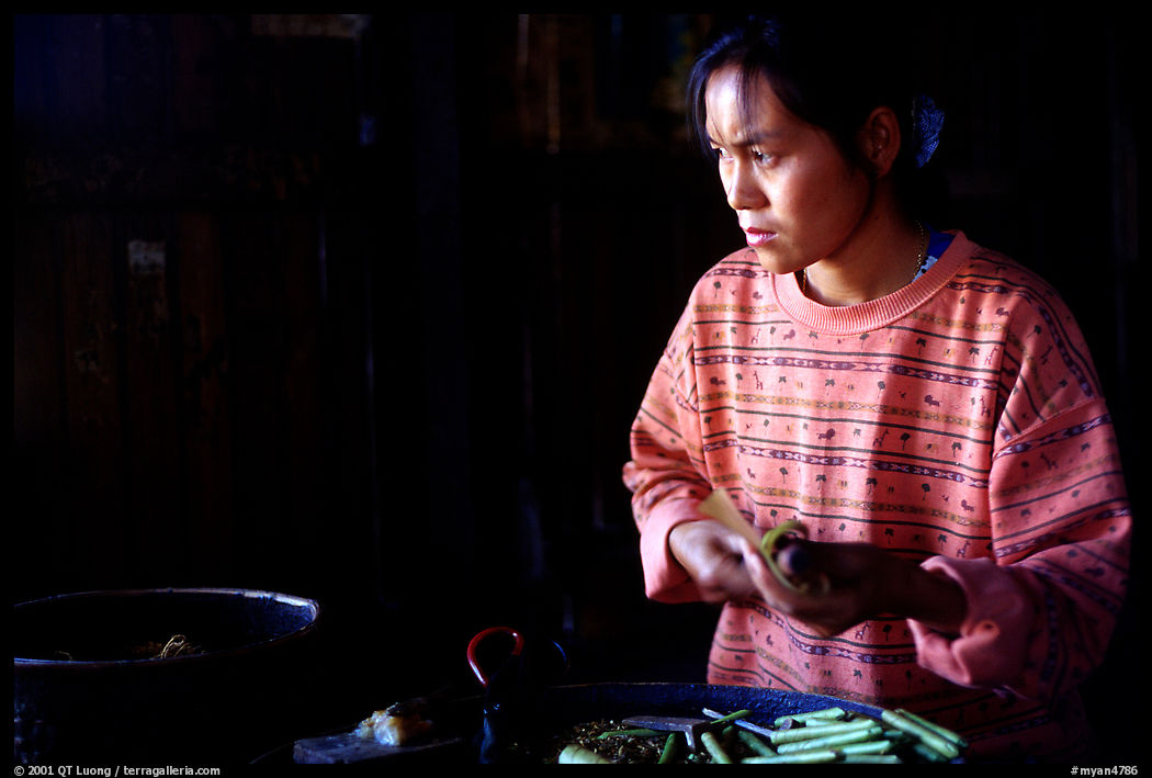 Making cheerots. Inle Lake, Myanmar