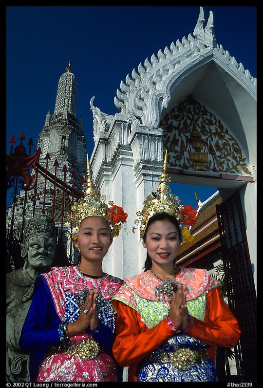 Girls in traditional thai costume, Wat Arun. Bangkok, Thailand