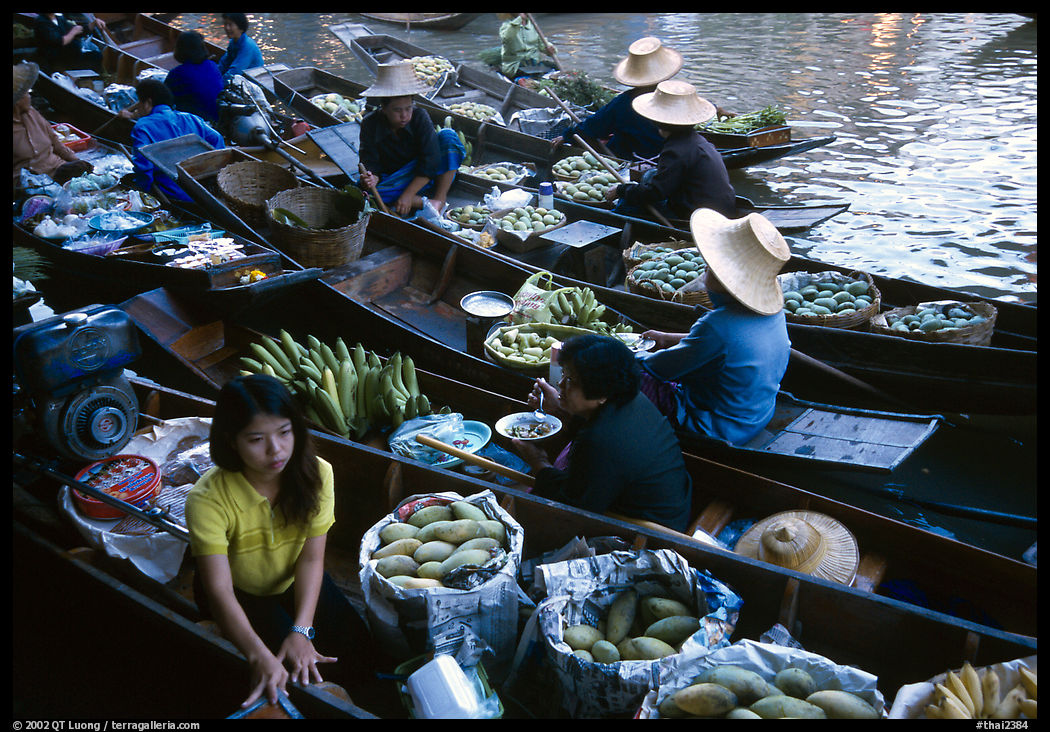 Floating market. Damonoen Saduak, Thailand