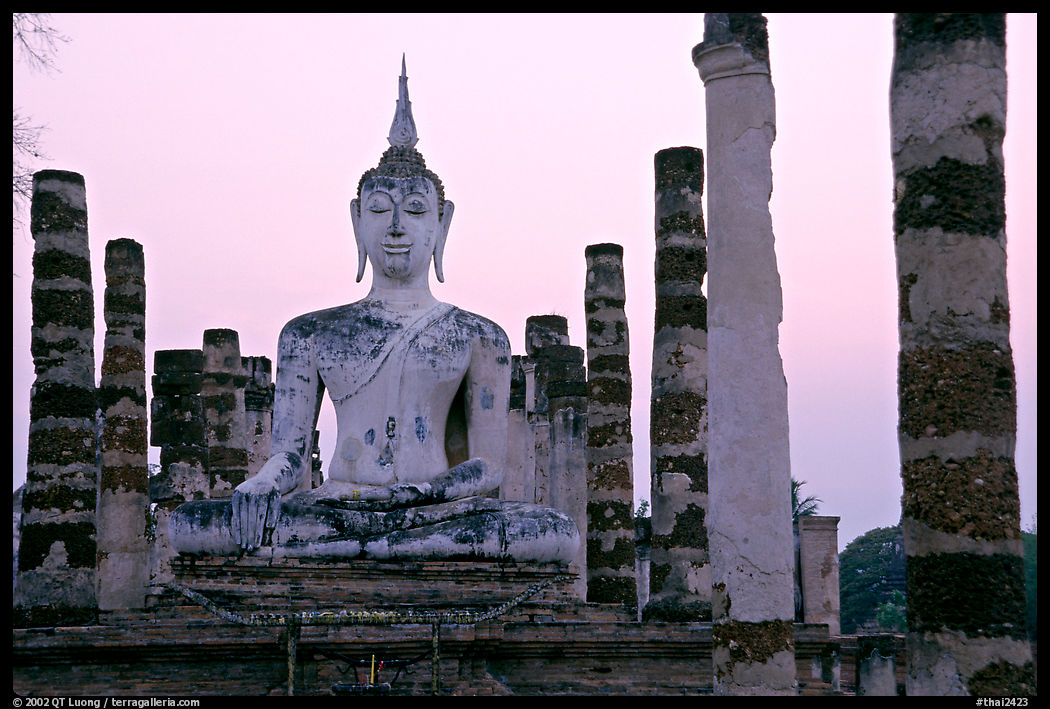 Wat Mahathat, the most important complex of Sukhothai, dusk. Sukothai, Thailand