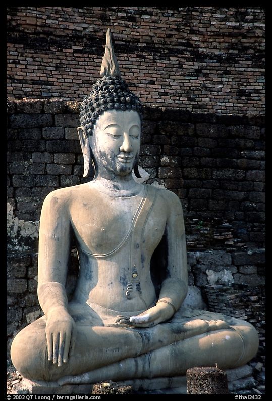 Classic sitting Buddha image, with the boneless style typical of this period. Sukothai, Thailand