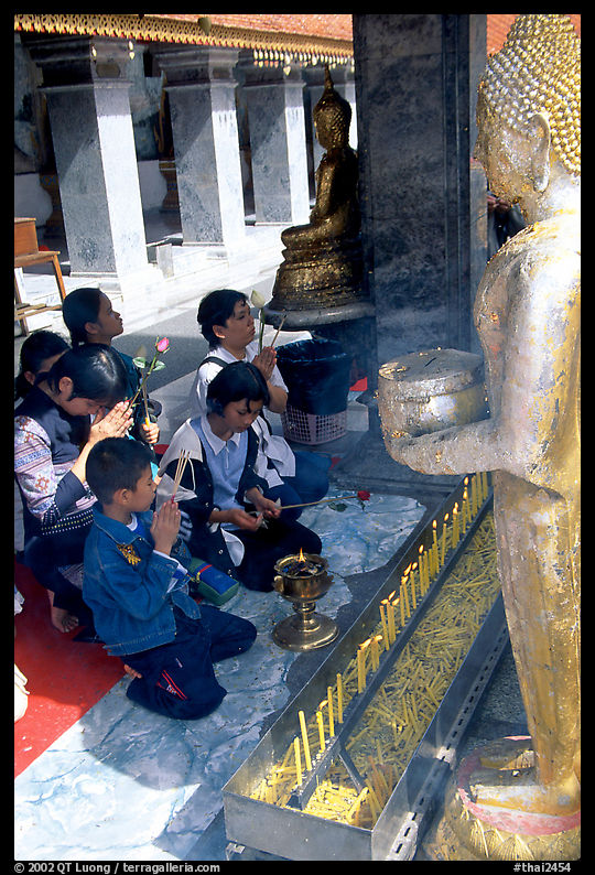 Worshipers at Wat Phra That Doi Suthep, the North most sacred temple. Chiang Mai area, Thailand