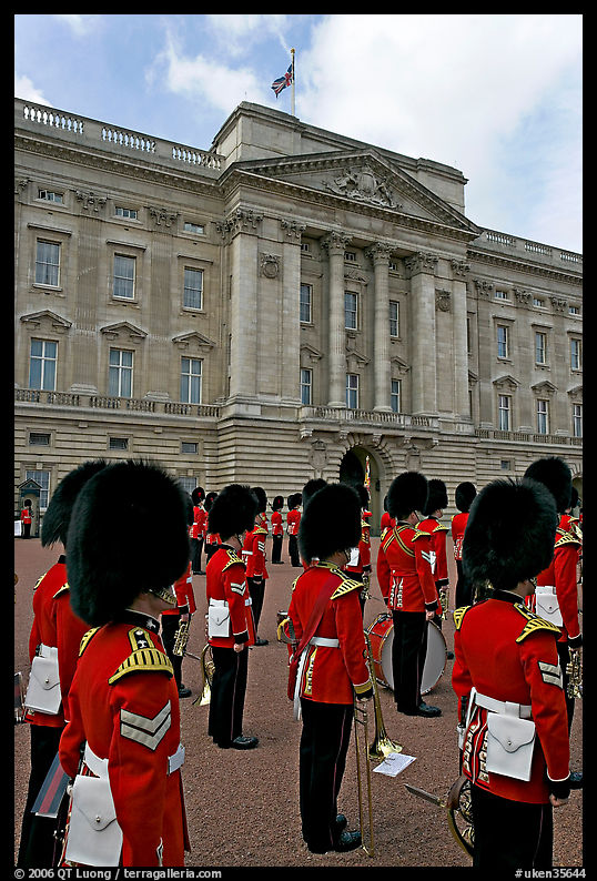Musicians of the guard during the guard mounting in front of Buckingham Palace. London, England, United Kingdom