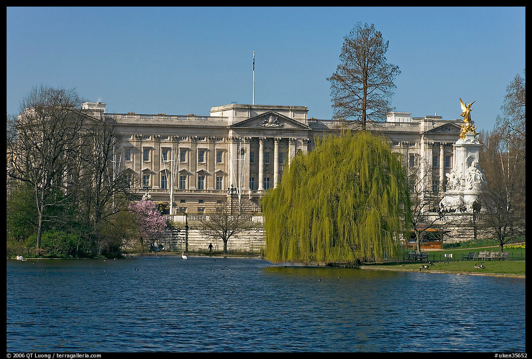 Buckingham Palace and lake seen from the footbridge of Saint James Park. London, England, United Kingdom