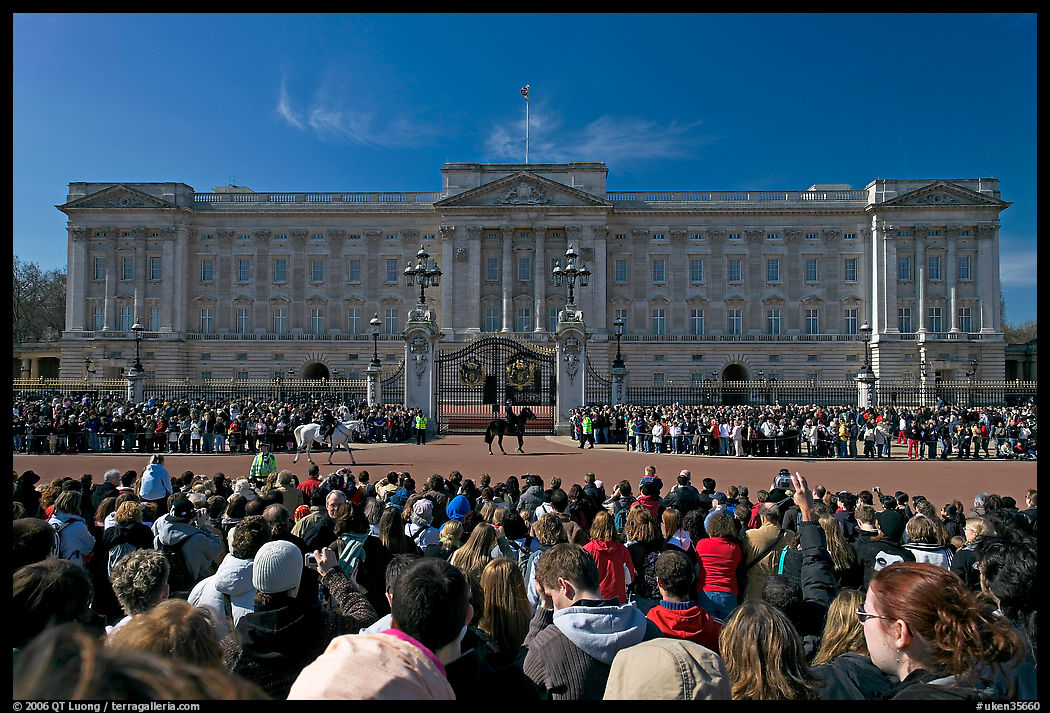 Crowds during  the changing of the guard in front of Buckingham Palace. London, England, United Kingdom