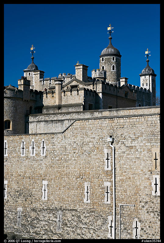 Outer rampart and White Tower, Tower of London. London, England, United Kingdom