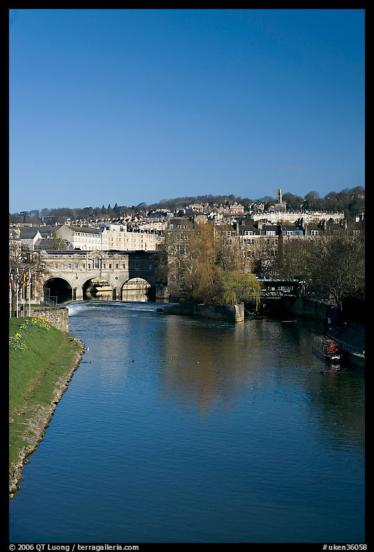 Avon River  and Pulteney Bridge, morning. Bath, Somerset, England, United Kingdom