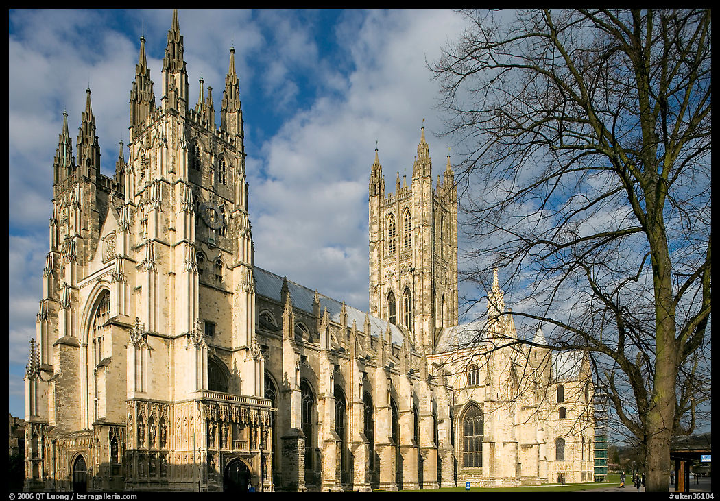 Canterbury Cathedral: portal, nave and crossing spire. Canterbury,  Kent, England, United Kingdom