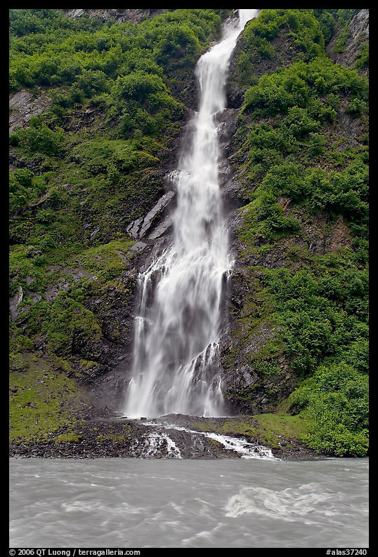 Bridalveil Falls, Keystone Canyon. Richardson Highway, Central Alaska, USA