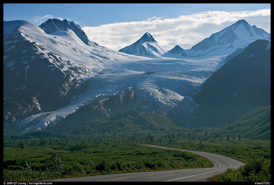 Road and Worthington Glacier, afternoon. Richardson Highway, Central Alaska, USA