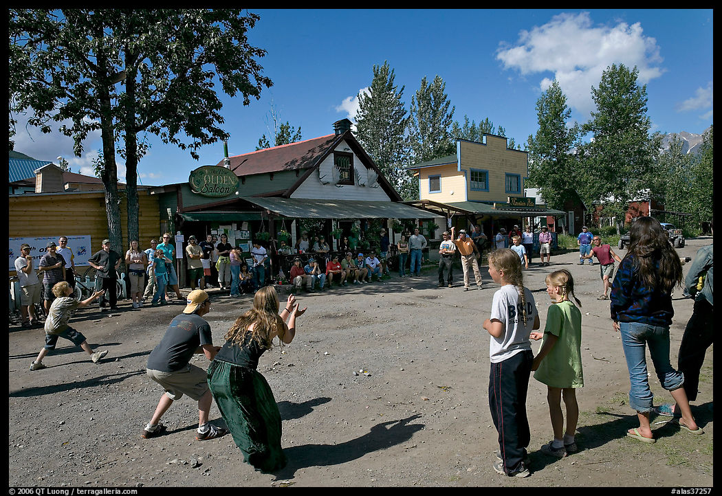 4th of July egg throwing contest. McCarthy, USA