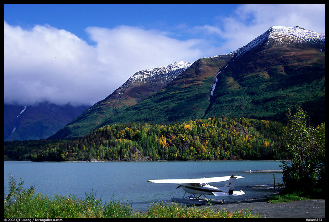 Floatplane in Lower Summit Lake. Seward Highway, Kenai Peninsula, Alaska, USA