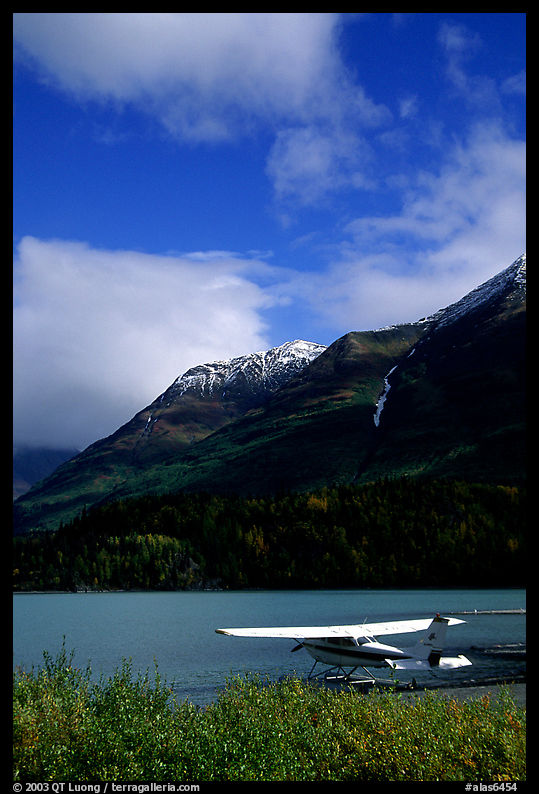 Floatplane in Lower Summit Lake. Seward Highway, Kenai Peninsula, Alaska, USA