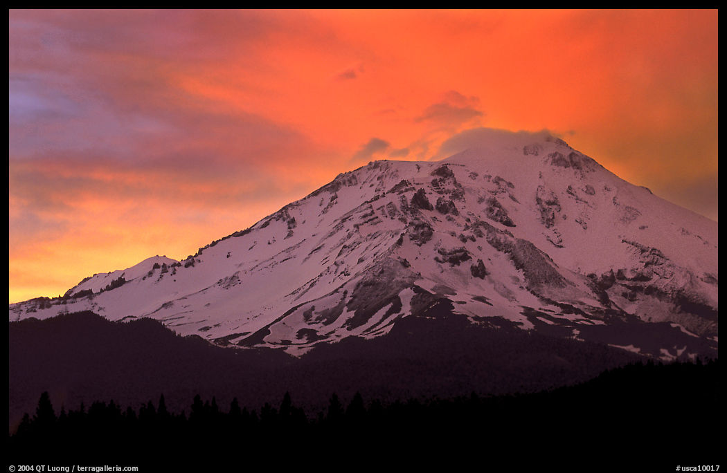 Sunset and clouds above Mt Shasta. California, USA