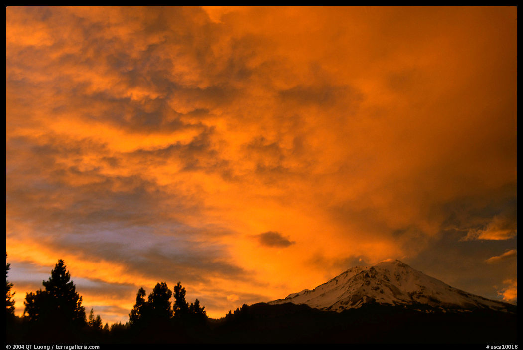 Clouds over Mt Shasta at sunset. California, USA