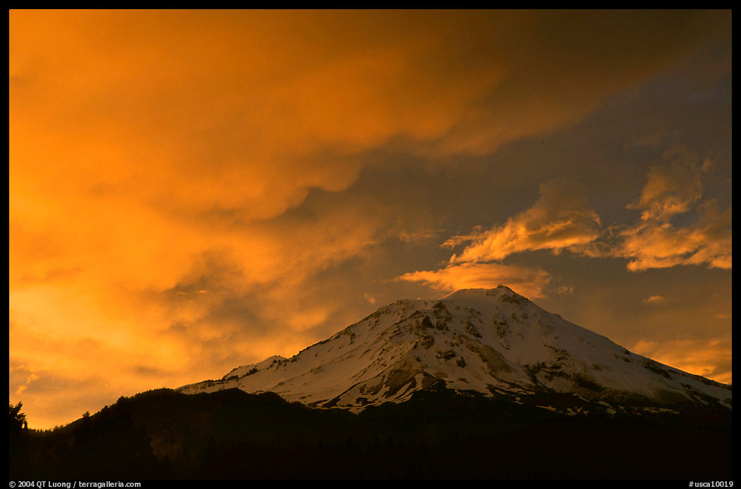 Clouds over Mt Shasta at sunset. California, USA