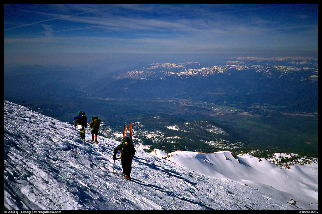 Mountaineers on the slopes of Mt Shasta. California, USA