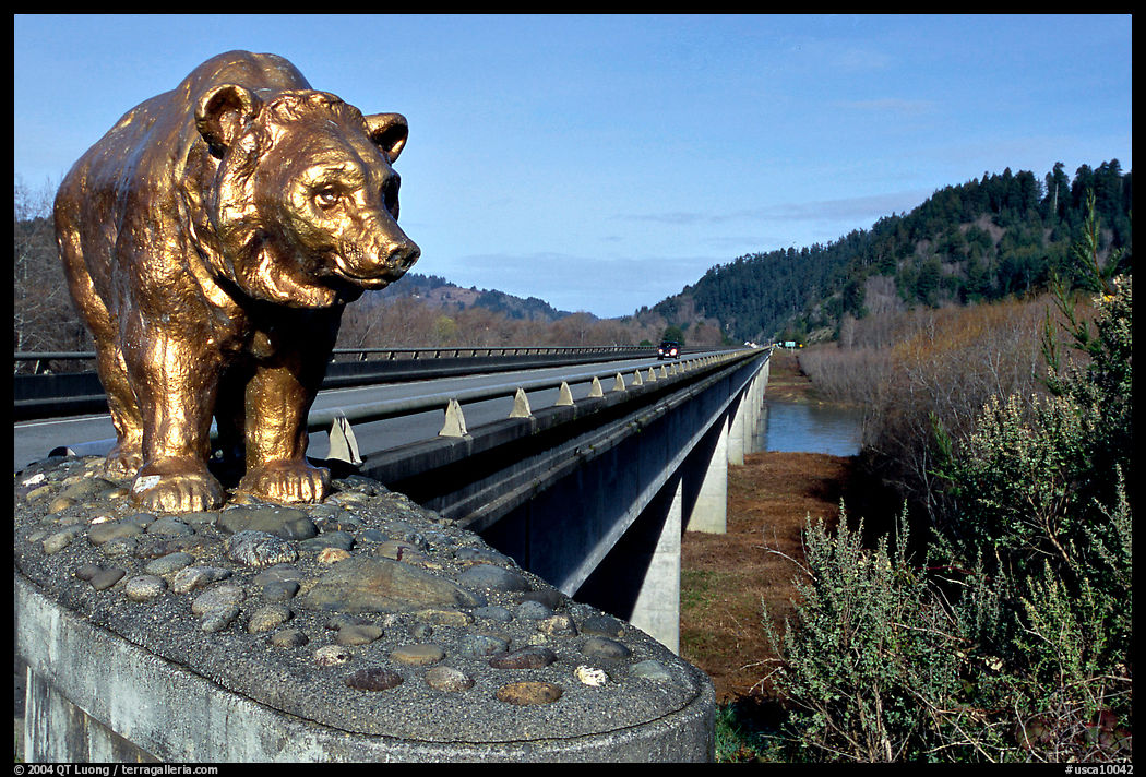 Golden bear adorning a bridge over the Klamath River. California, USA