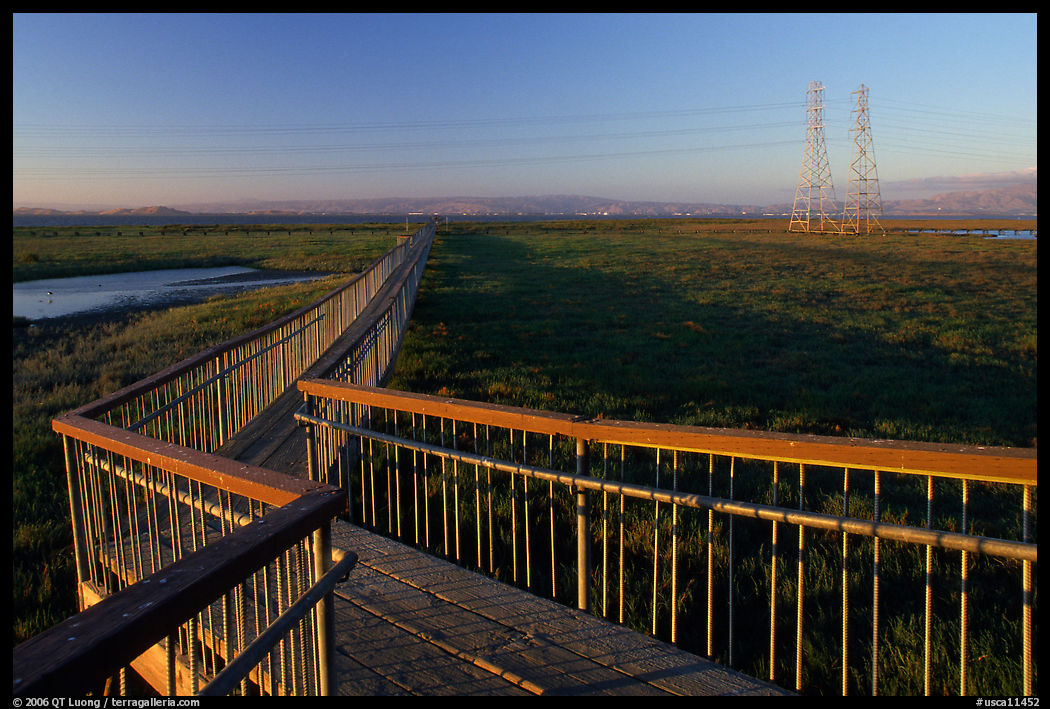 Boardwalk leading to edge of the Bay, Palo Alto Baylands. Palo Alto, SF Bay area, California, USA