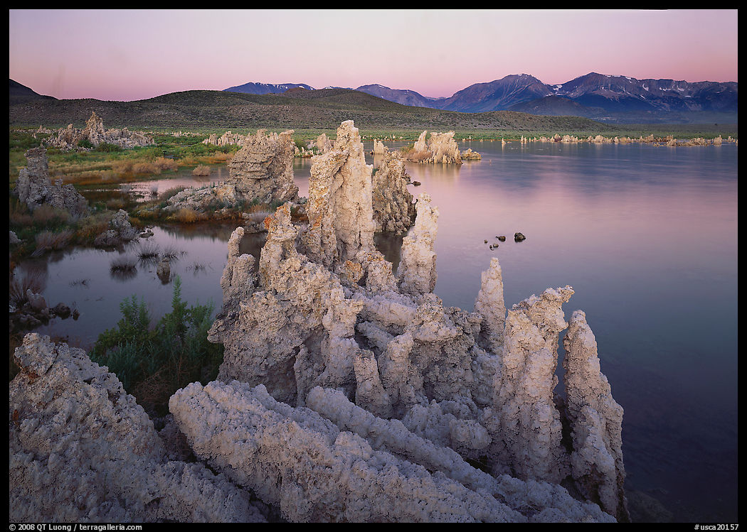 Tufas, South Tufa area,  dawn. Mono Lake, California, USA